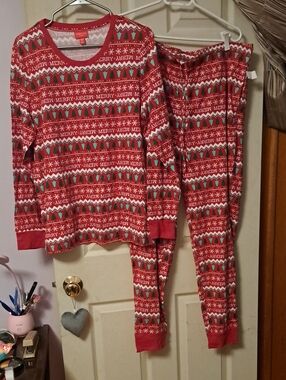 Women's Red Holiday 'Merry' Pajama Set NWT